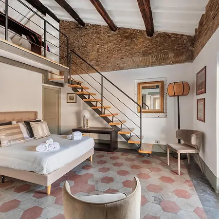 The Charming Attic - Piazza Di Spagna Area Apartment