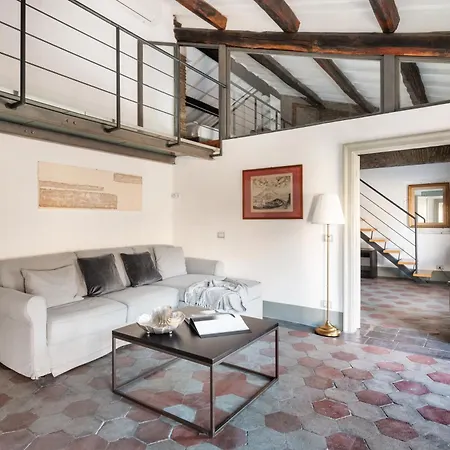 The Charming Attic - Piazza Di Spagna Area Apartment