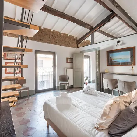 Apartment The Charming Attic - Piazza Di Spagna Area *